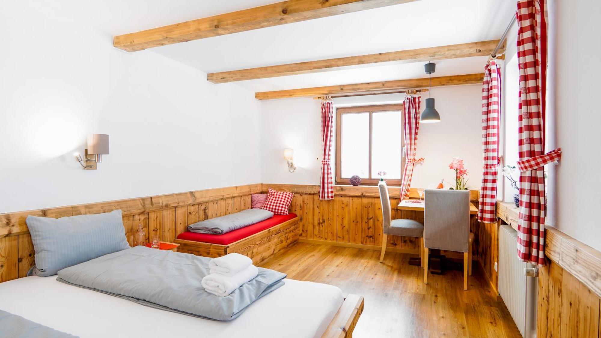 Landgasthof Zum Papyrer - Erholung Im Urlaubsgebiet Lenggries Oda fotoğraf